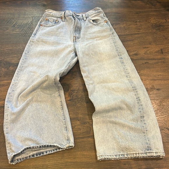 Levi's Denim - Levi’s wide leg crop 26